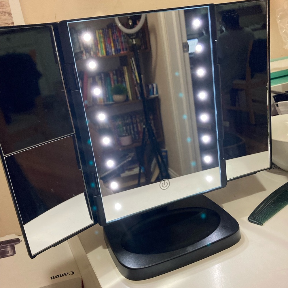 L.E.D makeup mirror - Picture 3 of 3